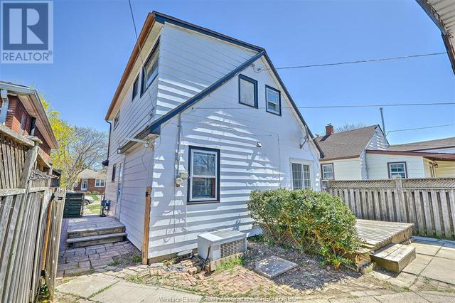 2409 Bernard, House detached with 3 bedrooms, 2 bathrooms and null parking in Windsor ON | Image 11