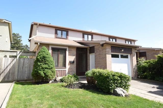2520 Spruce Needle Dr, House semidetached with 4 bedrooms, 3 bathrooms and 2 parking in Mississauga ON | Image 1