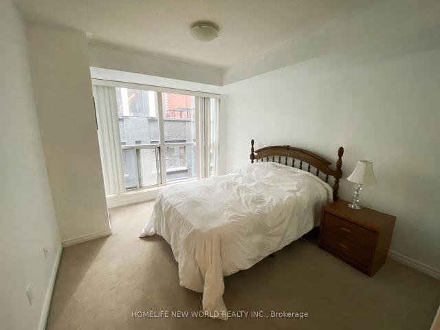 725 - 270 Wellington St W, Condo with 1 bedrooms, 1 bathrooms and 0 parking in Toronto ON | Image 4