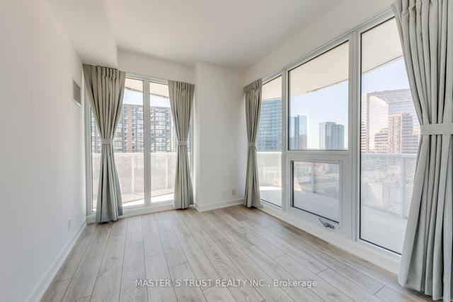 704 - 15 Holmes Ave, Condo with 3 bedrooms, 2 bathrooms and 1 parking in Toronto ON | Image 2
