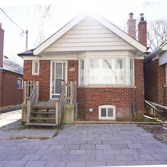 2336 Dufferin St, House detached with 2 bedrooms, 2 bathrooms and 1 parking in Toronto ON | Image 1