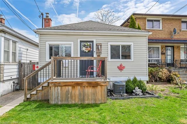 19 East 31st Street, House detached with 2 bedrooms, 1 bathrooms and null parking in Hamilton ON | Image 1