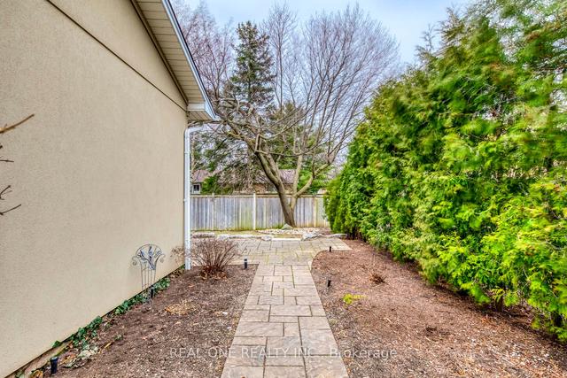 1216 Holton Heights Dr, House detached with 2 bedrooms, 2 bathrooms and 10 parking in Oakville ON | Image 24
