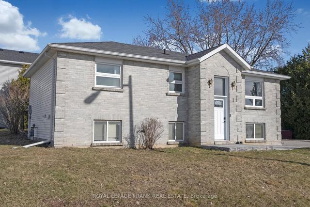 1 Sarah Cres, House detached with 2 bedrooms, 2 bathrooms and 4 parking in Kawartha Lakes ON | Image 1