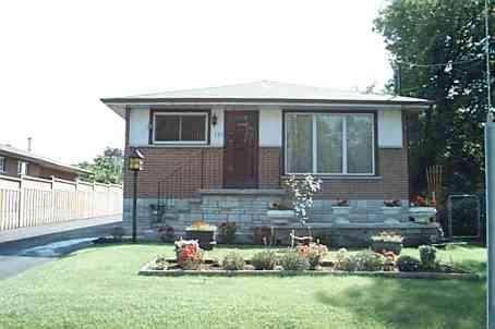 209 Anderson St, House detached with 2 bedrooms, 2 bathrooms and 5 parking in Whitby ON | Image 1