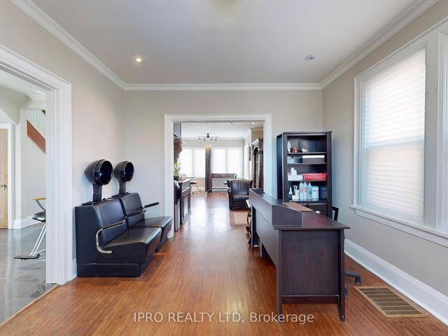 219 Queen St W, House detached with 2 bedrooms, 2 bathrooms and 6 parking in Brampton ON | Image 7