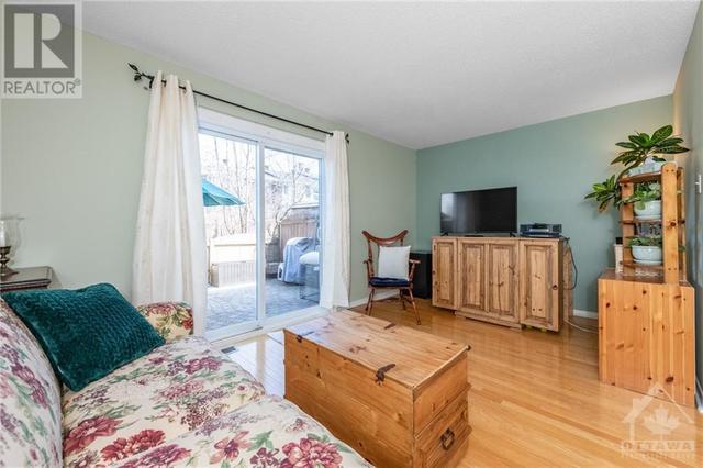 2692 Draper Avenue, House attached with 2 bedrooms, 1 bathrooms and 1 parking in Ottawa ON | Image 11