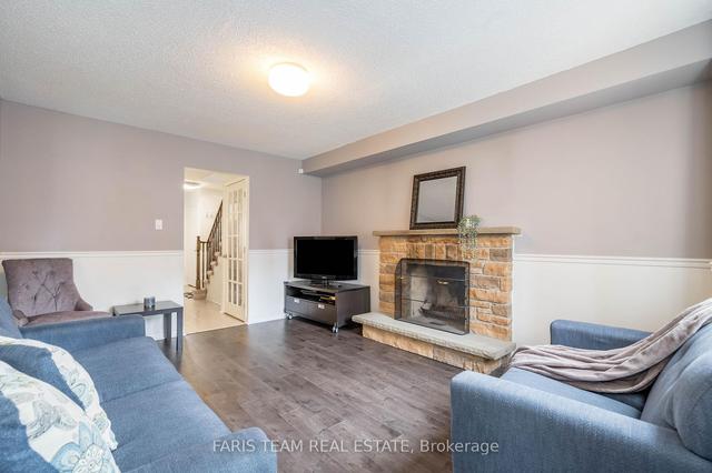 72 Cheviot Cres, House detached with 3 bedrooms, 4 bathrooms and 4 parking in Brampton ON | Image 3