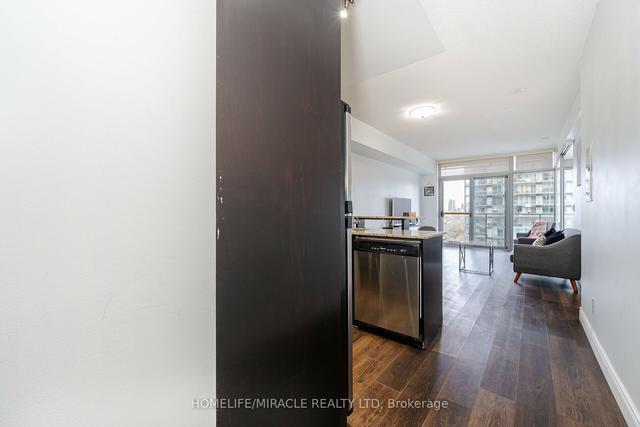 708 - 103 The Queens Way, Condo with 1 bedrooms, 1 bathrooms and 1 parking in Toronto ON | Image 2