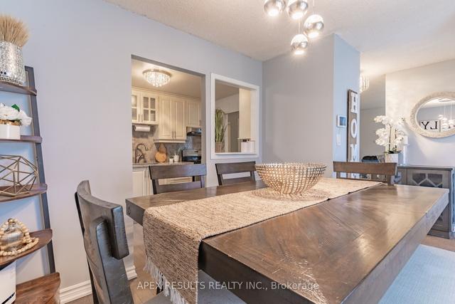 52 Boston Cres, House detached with 3 bedrooms, 2 bathrooms and 3 parking in Hamilton ON | Image 3