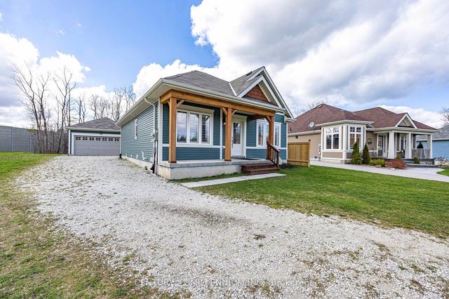 74 Robert St S, House detached with 2 bedrooms, 2 bathrooms and 10 parking in Wasaga Beach ON | Image 34