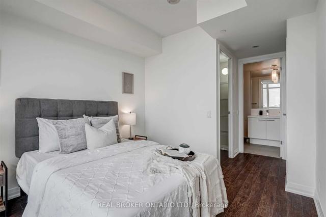 1901 - 5 Valhalla Inn Rd, Condo with 1 bedrooms, 1 bathrooms and 1 parking in Toronto ON | Image 3