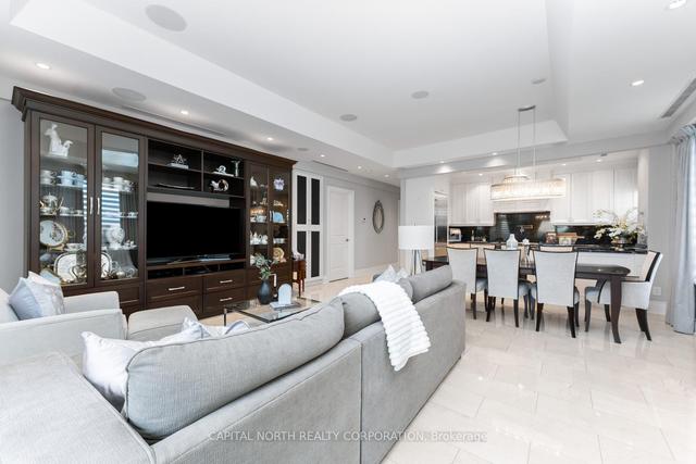 ph637 - 281 Woodbridge Ave, Condo with 2 bedrooms, 2 bathrooms and 2 parking in Vaughan ON | Image 2
