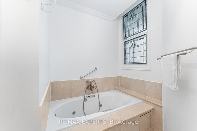 1 - 52 St Nicholas St, Townhouse with 1 bedrooms, 2 bathrooms and 2 parking in Toronto ON | Image 15