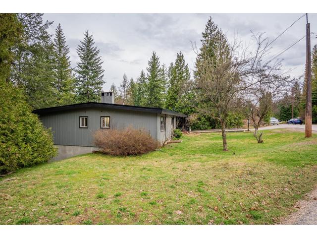 2184 Crestview Crescent, House detached with 5 bedrooms, 3 bathrooms and 4 parking in Castlegar BC | Image 14