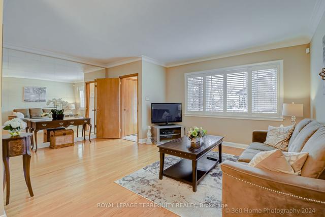 146 Earlscourt Ave, House detached with 2 bedrooms, 2 bathrooms and 2 parking in Toronto ON | Image 23