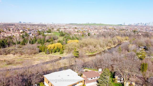 109 Swanhurst Blvd, House detached with 3 bedrooms, 2 bathrooms and 7 parking in Mississauga ON | Image 2