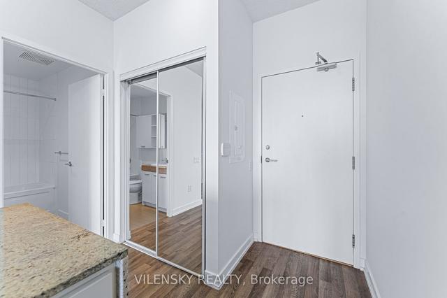 2508 - 33 Singer Crt, Condo with 1 bedrooms, 1 bathrooms and 1 parking in Toronto ON | Image 2