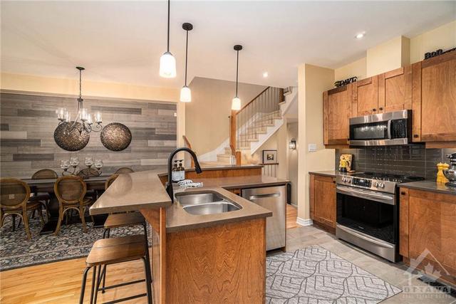 6084 North Bluff Drive, Townhouse with 2 bedrooms, 3 bathrooms and 3 parking in Ottawa ON | Image 8