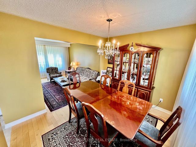 3304 Brandon Gate Dr, House detached with 4 bedrooms, 2 bathrooms and 4 parking in Mississauga ON | Image 3
