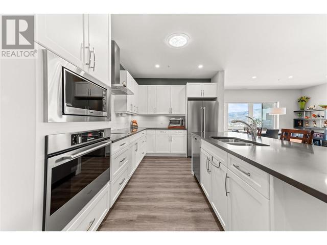 641 - 600 Vista Park, Condo with 3 bedrooms, 2 bathrooms and 2 parking in Penticton 1 BC | Image 4