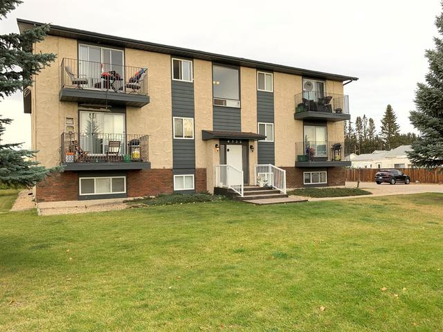 302 - 4722 44 Street, Condo with 2 bedrooms, 1 bathrooms and 1 parking in Sylvan Lake AB | Image 1