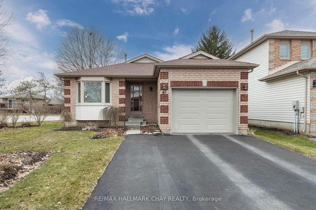 42 Assiniboine Dr, House detached with 3 bedrooms, 2 bathrooms and 5 parking in Barrie ON | Image 1