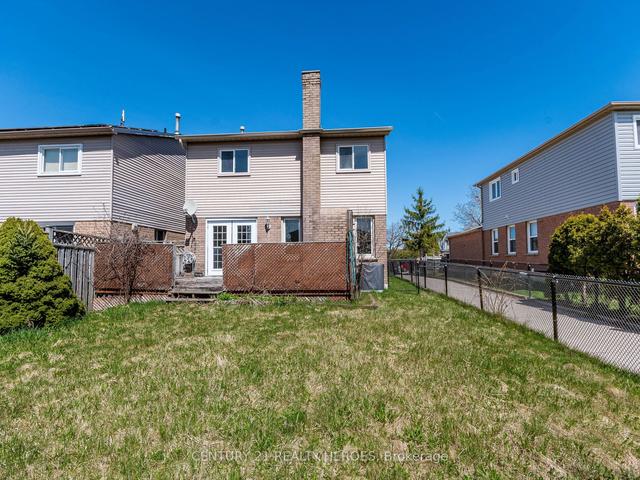32 Niagara Pl, House detached with 3 bedrooms, 3 bathrooms and 6 parking in Brampton ON | Image 21