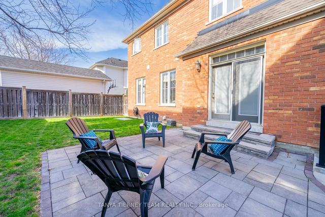 106 Montgomery Ave, House detached with 4 bedrooms, 5 bathrooms and 5 parking in Whitby ON | Image 32