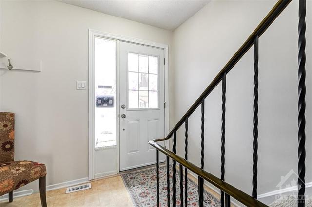 1824 Axminster Court, Townhouse with 3 bedrooms, 2 bathrooms and 2 parking in Ottawa ON | Image 3