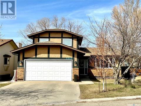 3319 Bloore Bay E, House detached with 4 bedrooms, 3 bathrooms and null parking in Regina SK | Card Image