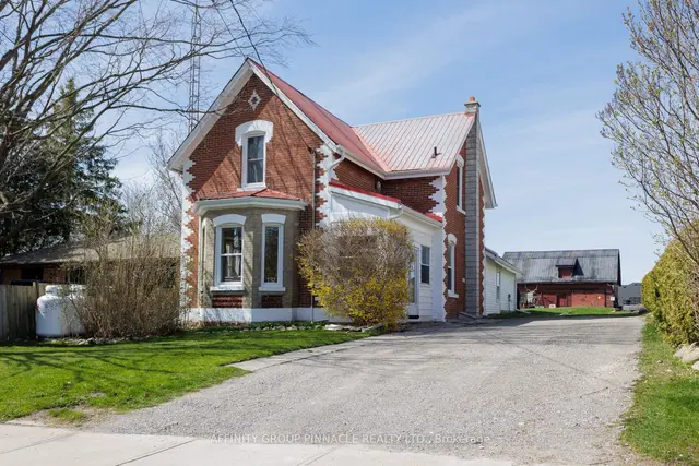 132 King St, House detached with 4 bedrooms, 2 bathrooms and 8 parking in Kawartha Lakes ON | Image 1