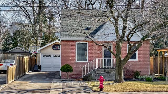 129 West 5th St, House detached with 4 bedrooms, 2 bathrooms and 5.5 parking in Hamilton ON | Image 1