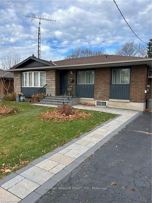629 Scott St, House detached with 3 bedrooms, 2 bathrooms and 4 parking in St. Catharines ON | Image 1