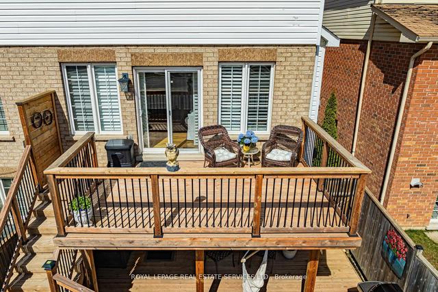 1015 Donnelly St, House semidetached with 4 bedrooms, 4 bathrooms and 4 parking in Milton ON | Image 6