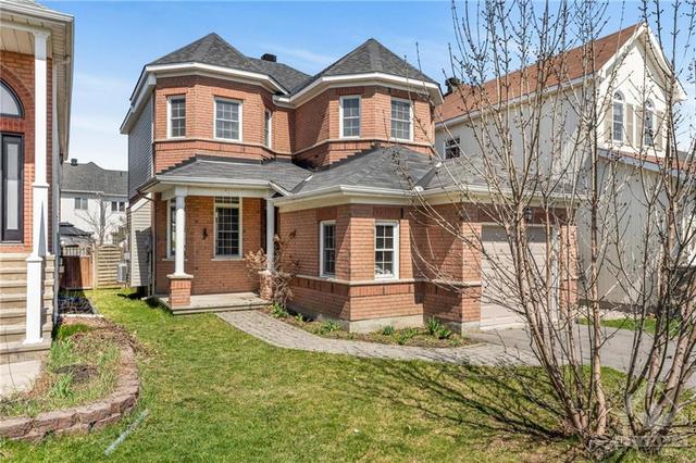 673 Valin Street, House detached with 3 bedrooms, 3 bathrooms and 3 parking in Ottawa ON | Image 1