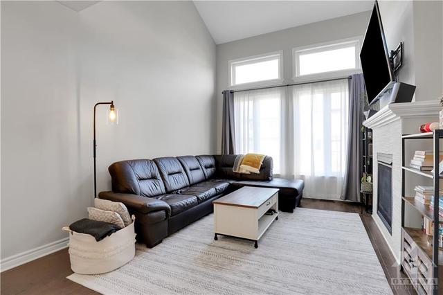 811 Quartet Avenue, Townhouse with 3 bedrooms, 3 bathrooms and 2 parking in Ottawa ON | Image 5