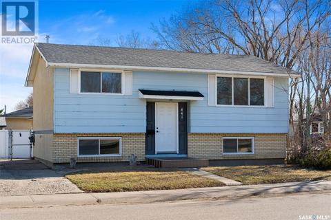 441 Cavendish Street, House detached with 3 bedrooms, 2 bathrooms and null parking in Regina SK | Card Image