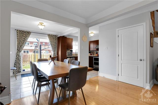 29 Whitegate Crescent, Townhouse with 3 bedrooms, 3 bathrooms and 3 parking in Ottawa ON | Image 9