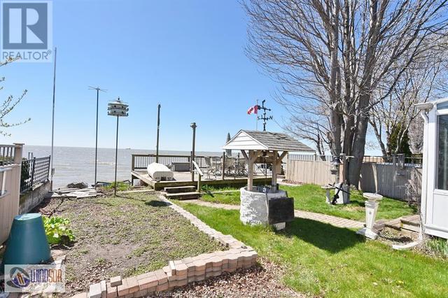 77 Willow Beach Road, House detached with 2 bedrooms, 1 bathrooms and null parking in Amherstburg ON | Image 9