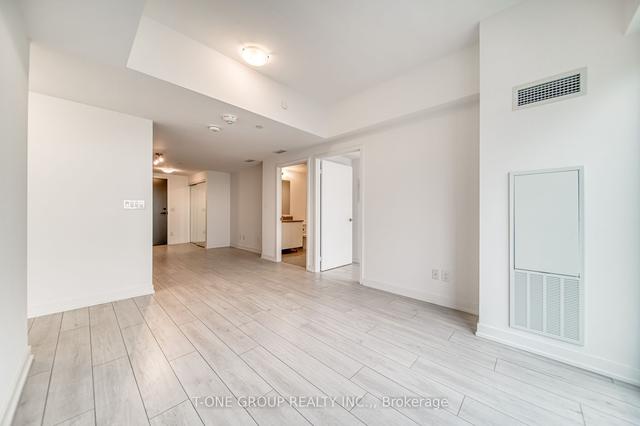 722 - 2033 Kennedy Rd, Condo with 3 bedrooms, 2 bathrooms and 1 parking in Toronto ON | Image 5