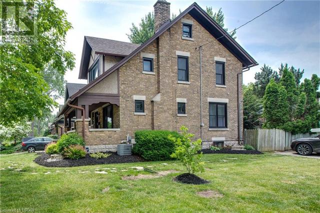 929 Colborne Street, House detached with 3 bedrooms, 2 bathrooms and 2 parking in London ON | Image 3