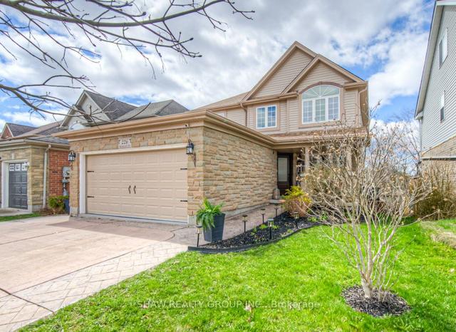 226 Kerwood Dr, House detached with 3 bedrooms, 3 bathrooms and 4 parking in Cambridge ON | Image 1