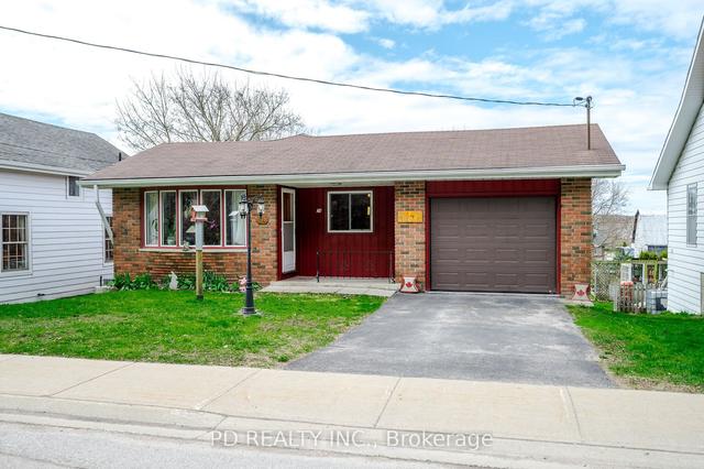 28 Bond St E, House detached with 3 bedrooms, 2 bathrooms and 2 parking in Kawartha Lakes ON | Image 12