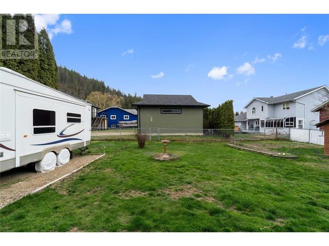 821 Cottonwood Avenue, House detached with 4 bedrooms, 3 bathrooms and 2 parking in Sicamous BC | Image 10