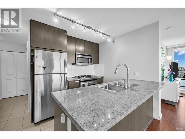 2106 - 6688 Arcola Street, Condo with 2 bedrooms, 2 bathrooms and 1 parking in Burnaby BC | Image 9