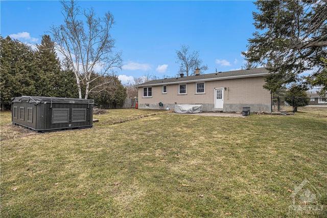 1676 Dunrobin Road, House detached with 3 bedrooms, 1 bathrooms and 7 parking in Ottawa ON | Image 15