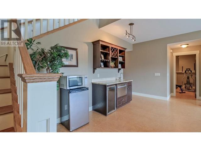 732 Traditions Crescent, House detached with 4 bedrooms, 2 bathrooms and 3 parking in Kelowna BC | Image 43