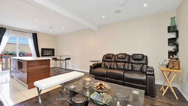 54 Millstone Dr, House attached with 3 bedrooms, 4 bathrooms and 4 parking in Brampton ON | Image 36