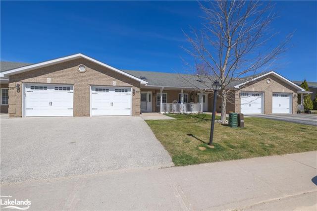 30 Meadows Lane, House attached with 2 bedrooms, 1 bathrooms and 2 parking in Wasaga Beach ON | Image 1